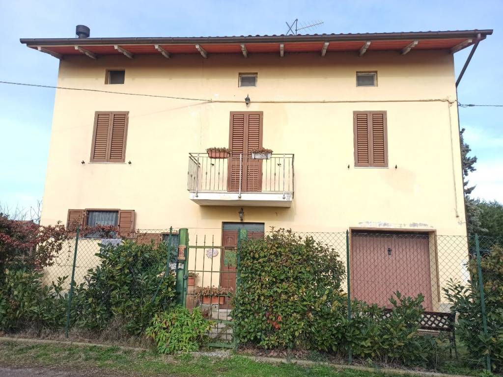 Casa indipendente a Castiglione del lago in Via Anguillara - Foto 5