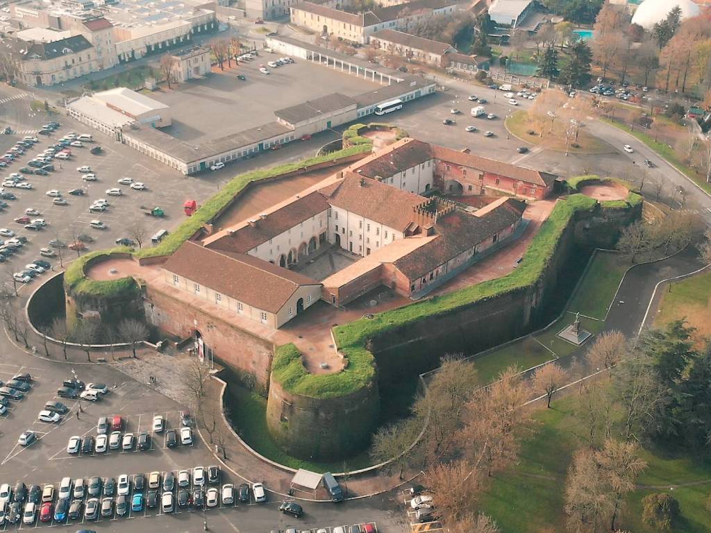 Casa indipendente a Casale monferrato in Piazza Giuseppe Mazzini - Foto 3