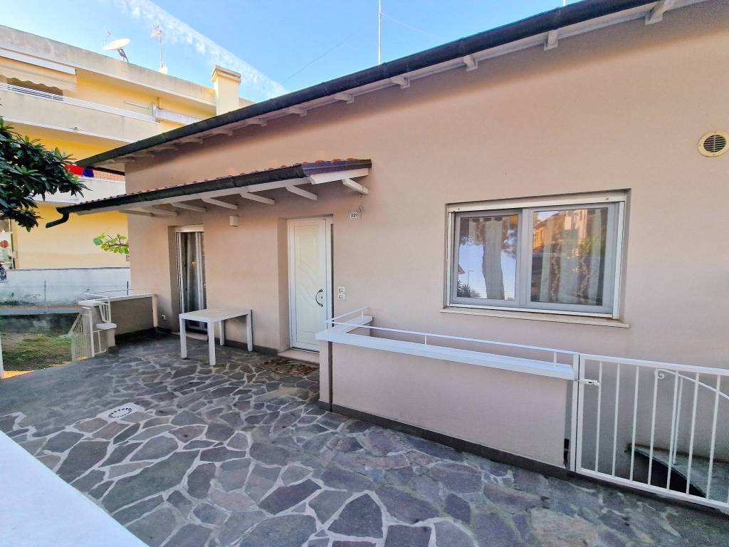 Villa a Riccione in Corso Fratelli Cervi, 321 - Foto 4