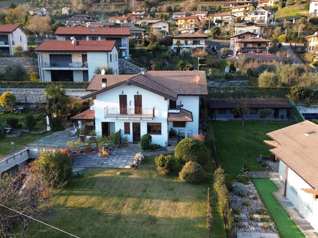 Villa a Tremezzina in Via Silvio Pellico, 28 - Foto 2