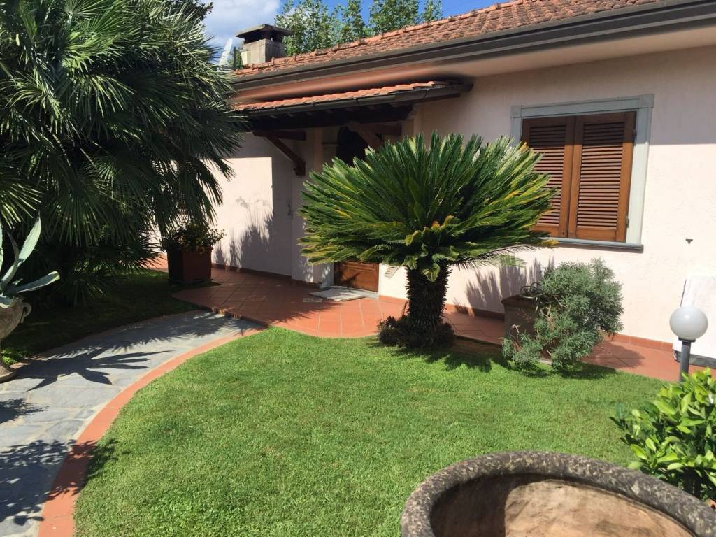 Villa a Pietrasanta in Complesso residenziale marina di Pietreasanta - Foto 4