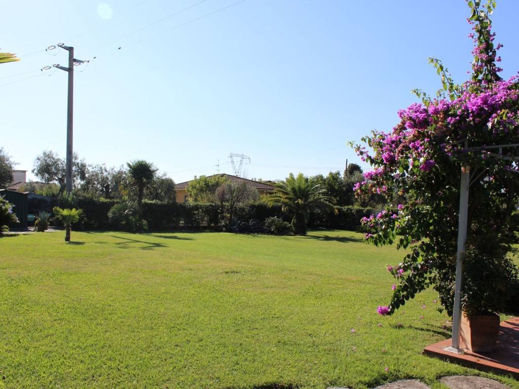 Villa a Pietrasanta in Complesso residenziale strettoia - Foto 4