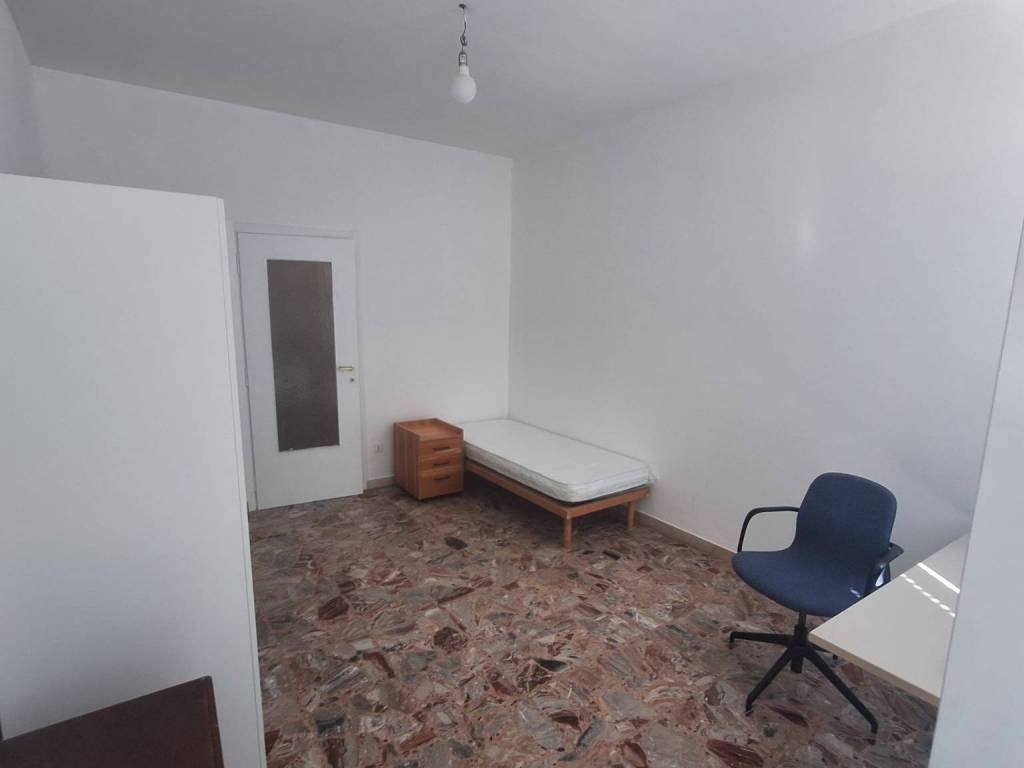 Appartamento a Pavia in Piazza Emanuele Filiberto Duca d'Aosta - Foto 3