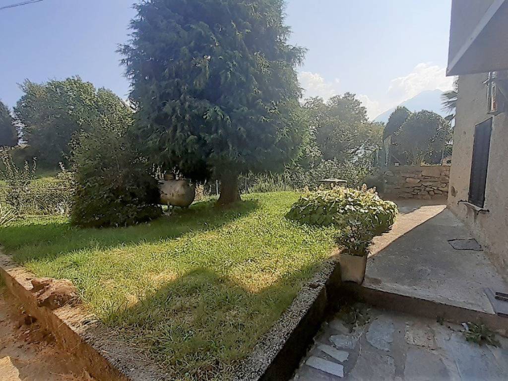 Villa a Castione andevenno in Via Gian Battista Gatti, 44 - Foto 2