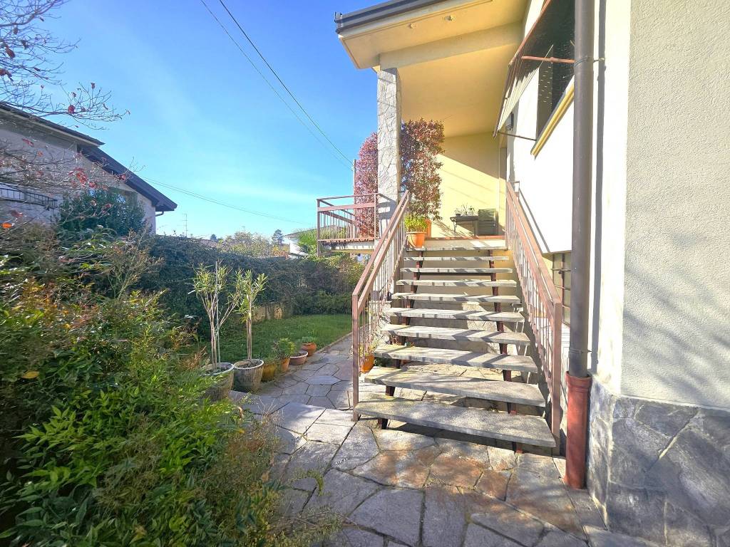 Villa a Jerago con orago in Corso Europa, 13 - Foto 5