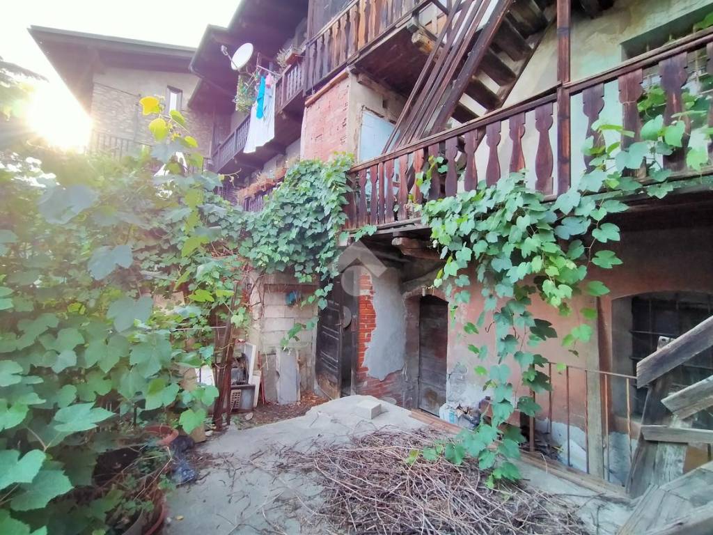 Casa indipendente a Aosta in Via Ponte Romano, 12 - Foto 2