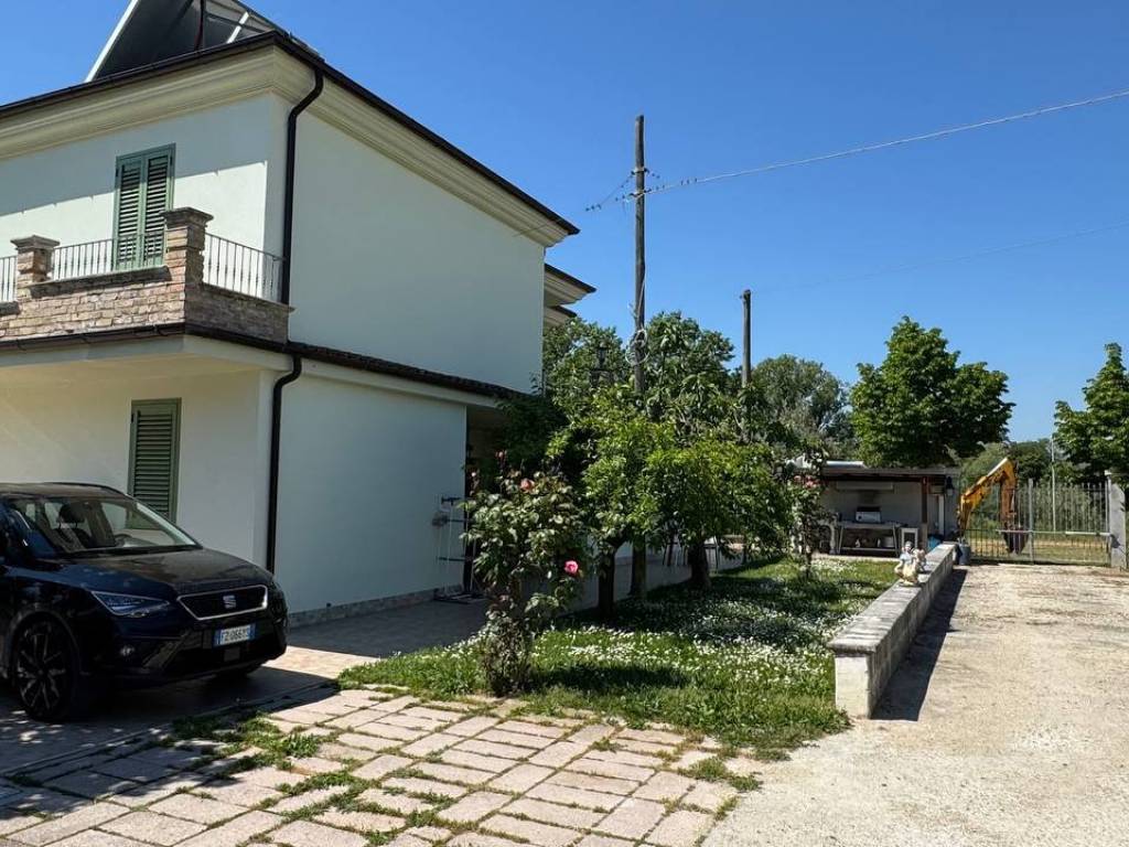 Villa a Nereto in Viale 1 Maggio, 23 - Foto 5