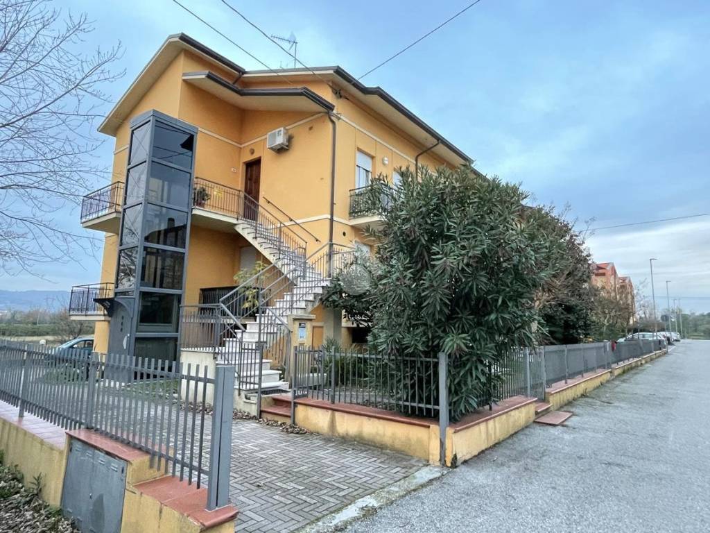 Appartamento a Pesaro in via strada di montefeltro - Foto 2