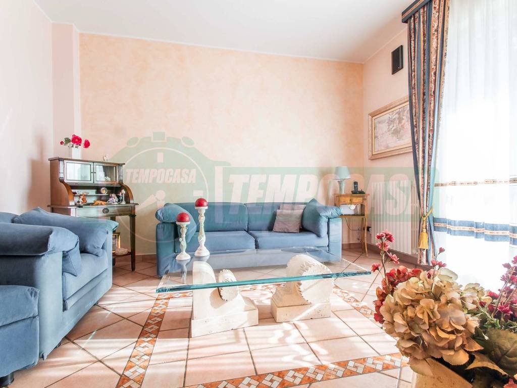 Appartamento a Gorla minore in Via Giuseppe Garibaldi, 96 - Foto 2