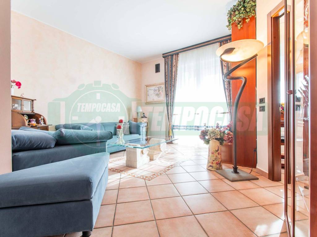 Appartamento a Gorla minore in Via Giuseppe Garibaldi, 96 - Foto 3