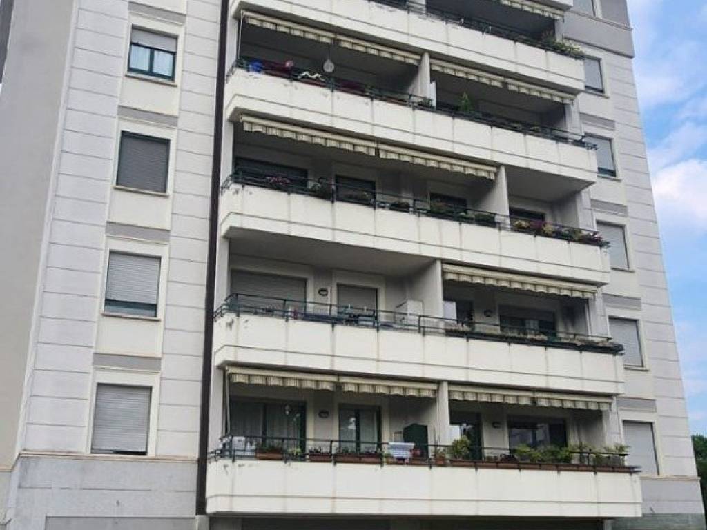 Appartamento a Caronno pertusella in Piazza Sandro Pertini, 82 - Foto 2