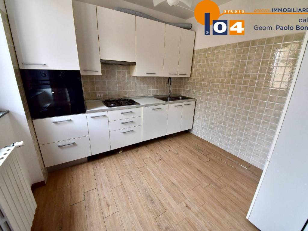 Appartamento a Cesano maderno in Corso Roma, 49 - Foto 4