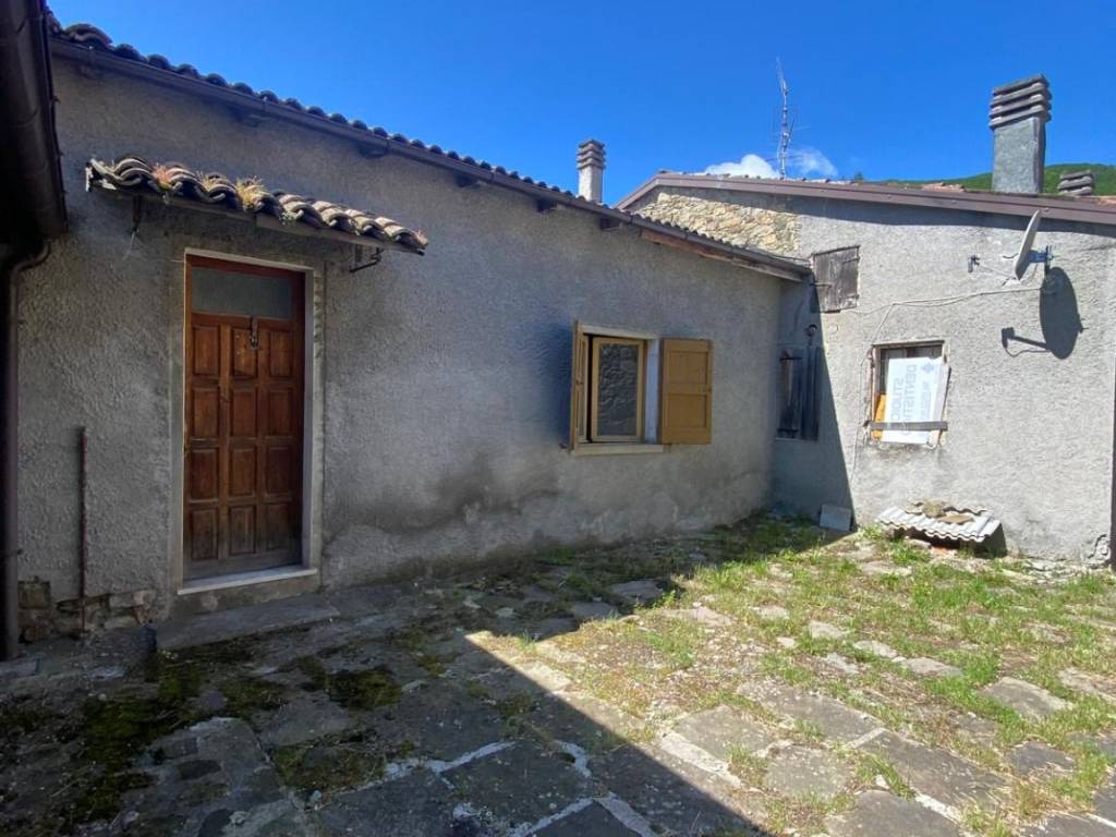 Appartamento a Ventasso in Via della Resistenza - Foto 2