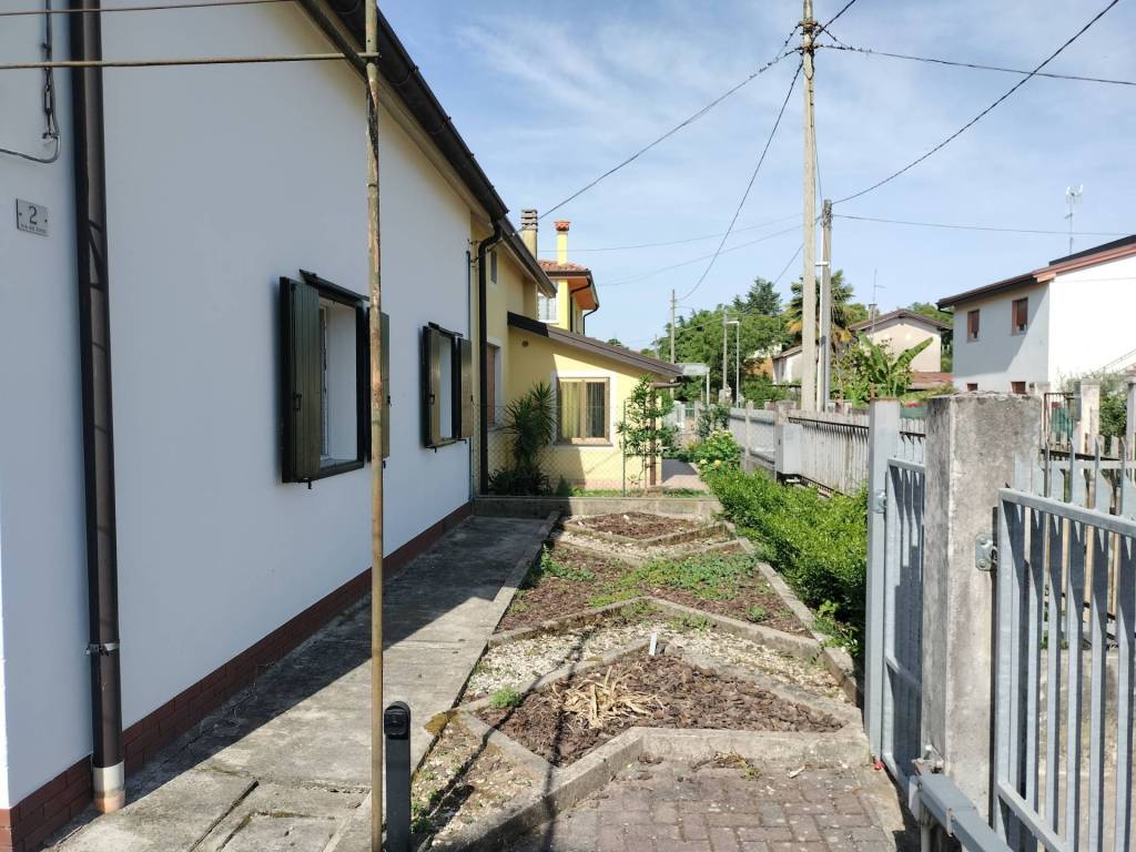 Villa a Gradisca d'isonzo in Via Feudi - Foto 3