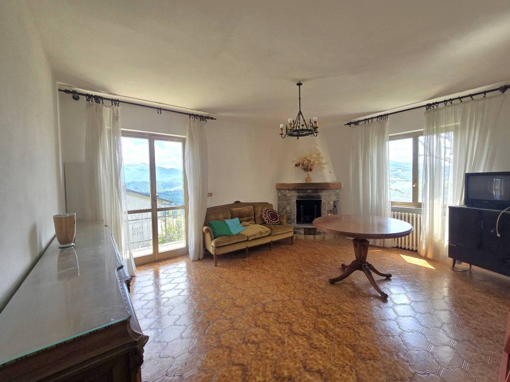 Appartamento a Castelnovo ne' monti in Via Umberto Monti, 13 - Foto 2