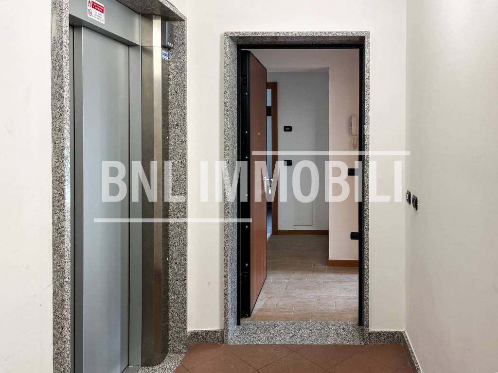 Appartamento a Luino in Via Filippo Turati, 48 - Foto 2