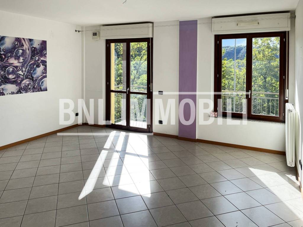 Appartamento a Luino in Via Filippo Turati, 48 - Foto 3