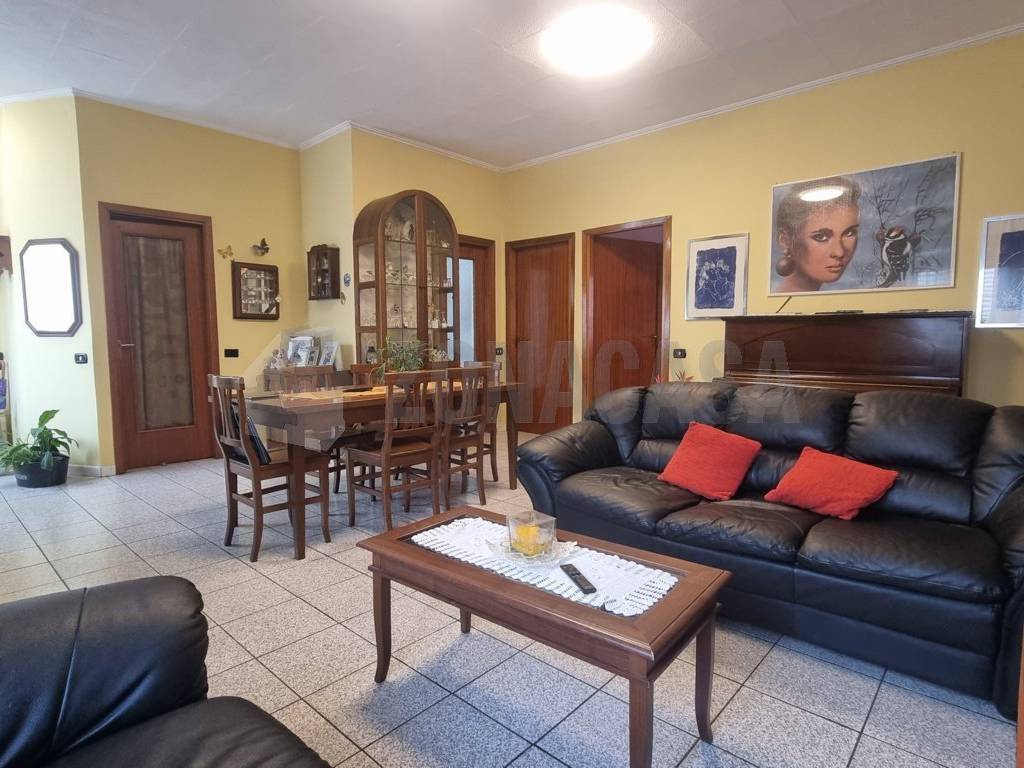Appartamento a Cardano al campo in Via della Prava - Foto 5