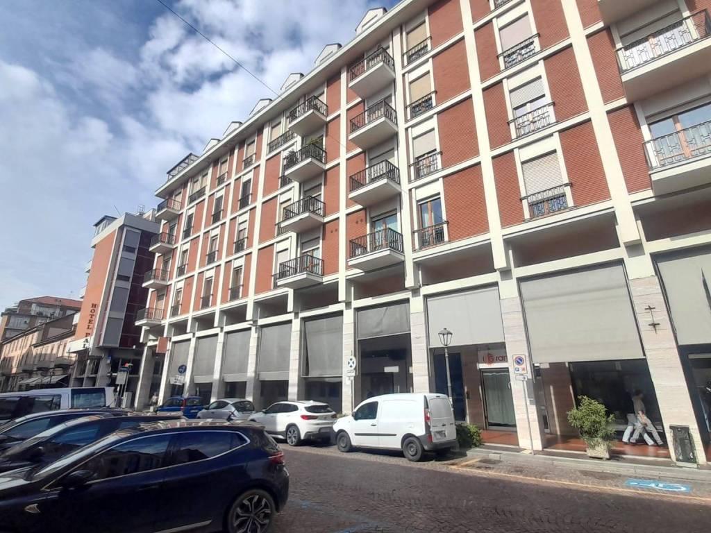 Appartamento a Asti in Via Camillo Benso di Cavour, 130 - Foto 2