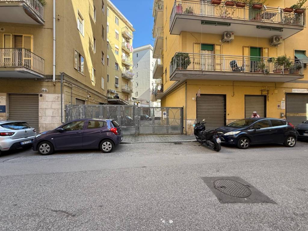 Box / garage a Salerno in Via Luigi Manzella, 5 - Foto 3