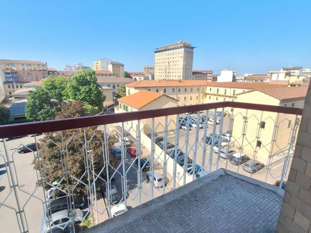Appartamento a Alessandria in Piazza Giosuè Carducci - Foto 2