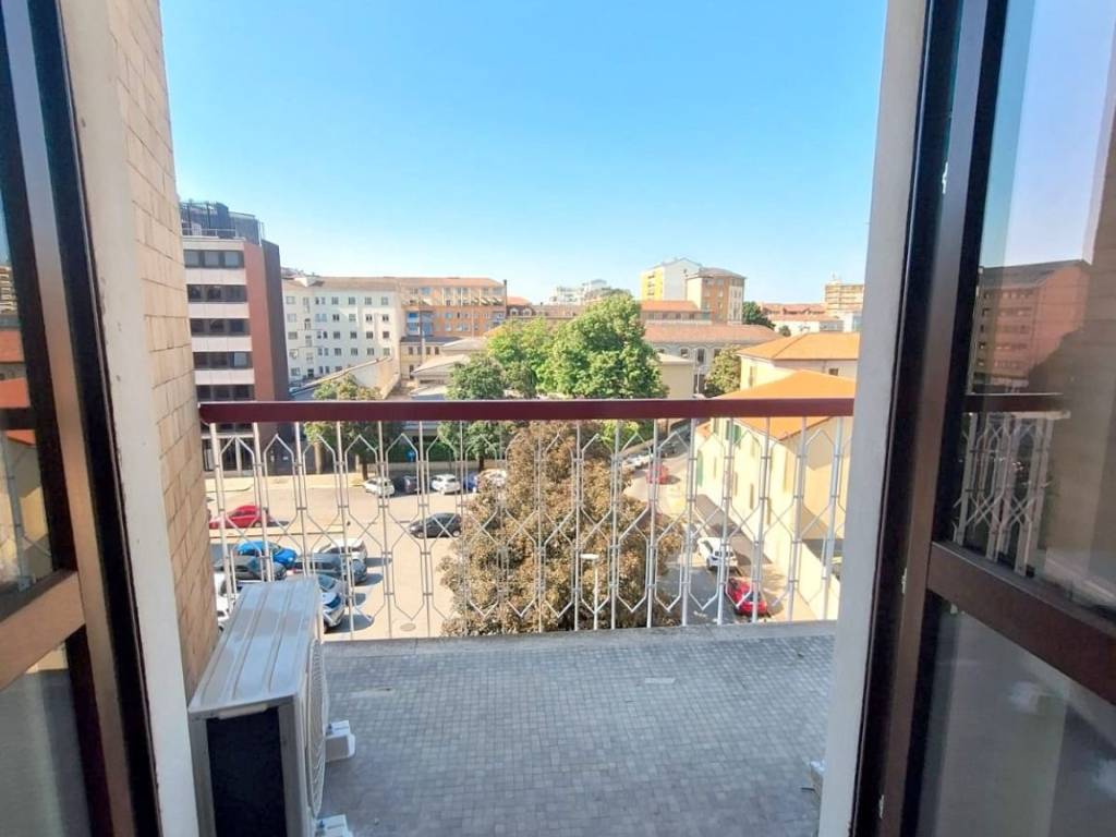 Appartamento a Alessandria in Piazza Giosuè Carducci - Foto 4