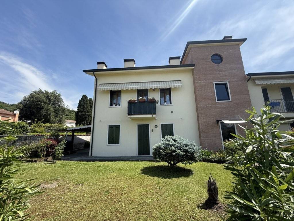 Appartamento a Montecchio maggiore in Via Emilio Comici, 28 - Foto 2