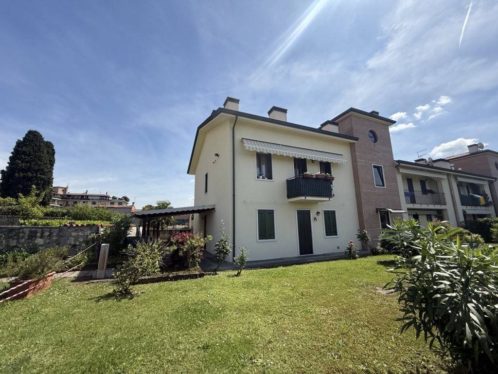 Appartamento a Montecchio maggiore in Via Emilio Comici, 28 - Foto 4