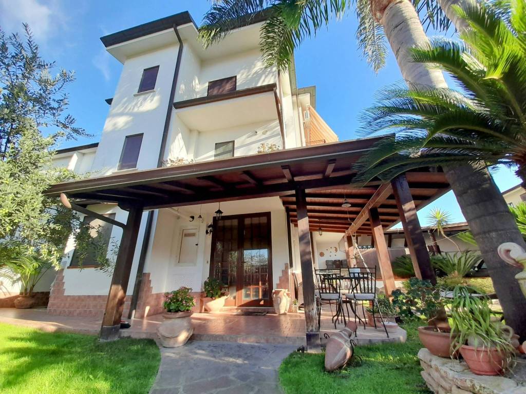 Villa a Terracina in Via Teodorico, 15 - Foto 2