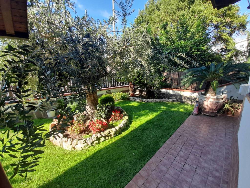 Villa a Terracina in Via Teodorico, 15 - Foto 5