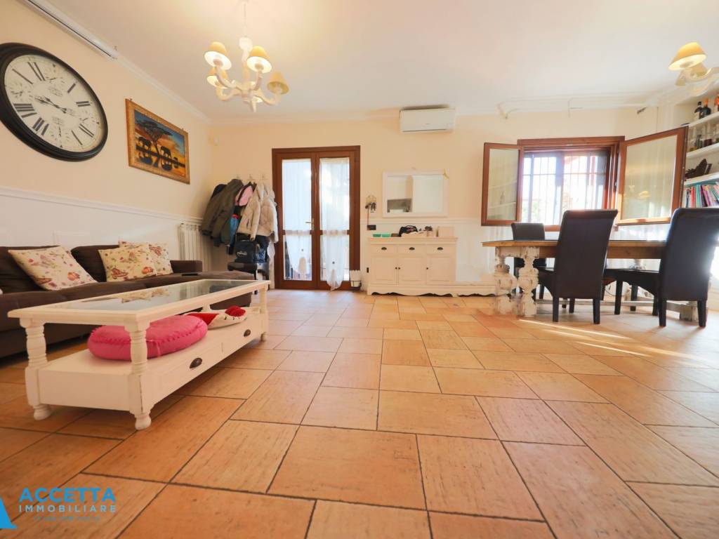 Villa a Taranto in Via Girasoli, 29 - Foto 2