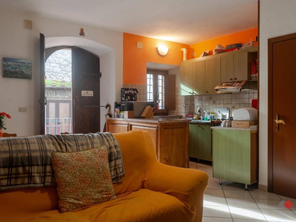 Casa indipendente a Camporgiano in Piazza Giovanni Vincenti, 5 - Foto 2