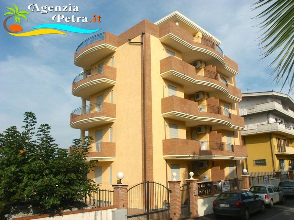 Appartamento a Alba adriatica in Via Leopardi, 19 - Foto 3