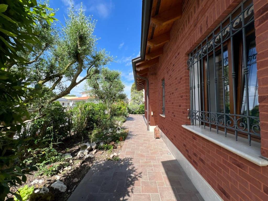 Villa a Mirandola in Via lolli, 1 - Foto 3