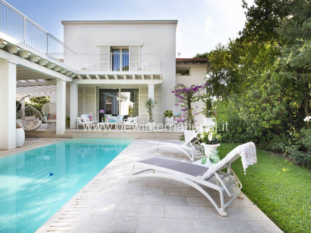 Villa a Pietrasanta in Via Giuseppe Verdi - Foto 2