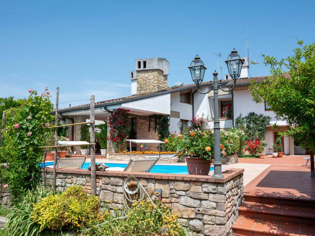 Villa a Piazza al serchio in Via G. Marconi - Foto 2