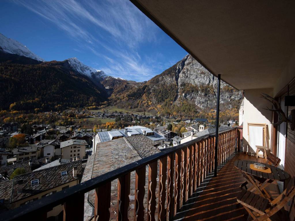 Appartamento a Courmayeur in Via Roma, 16 - Foto 2
