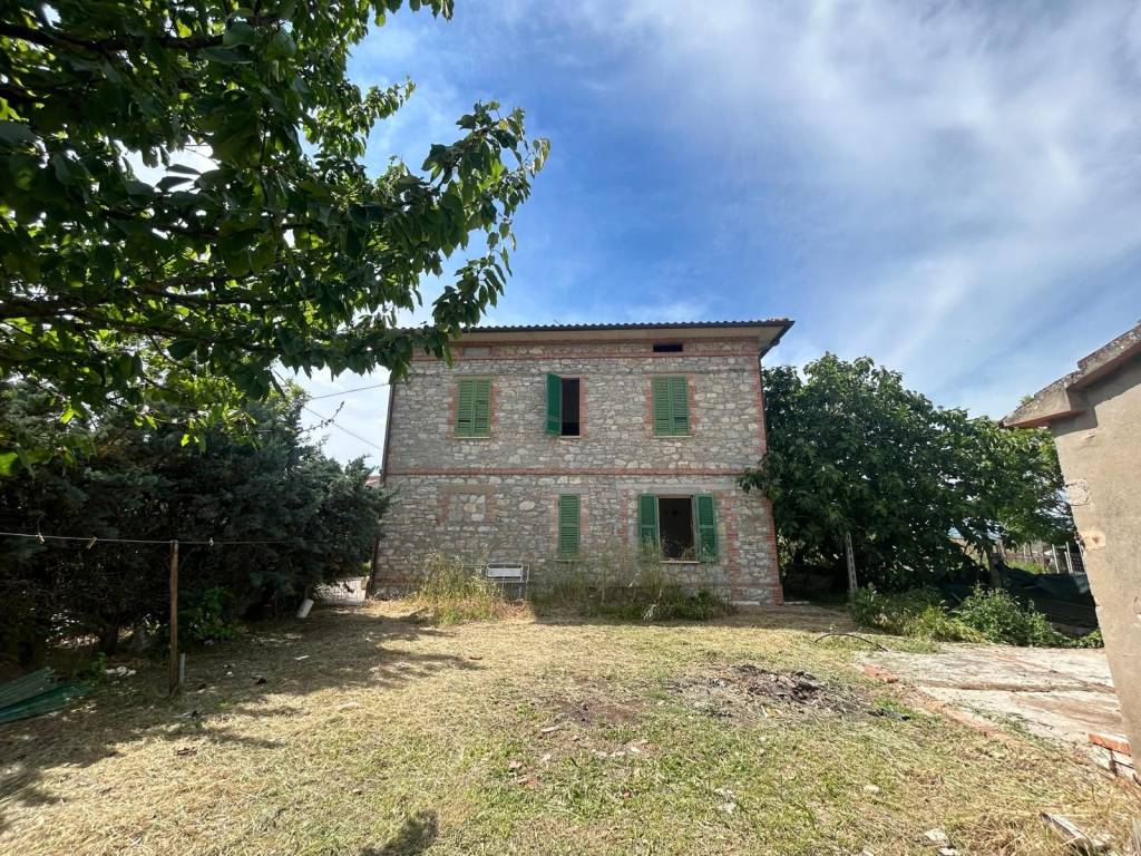 Casa indipendente a Castiglione del lago in Via Anguillara - Foto 2