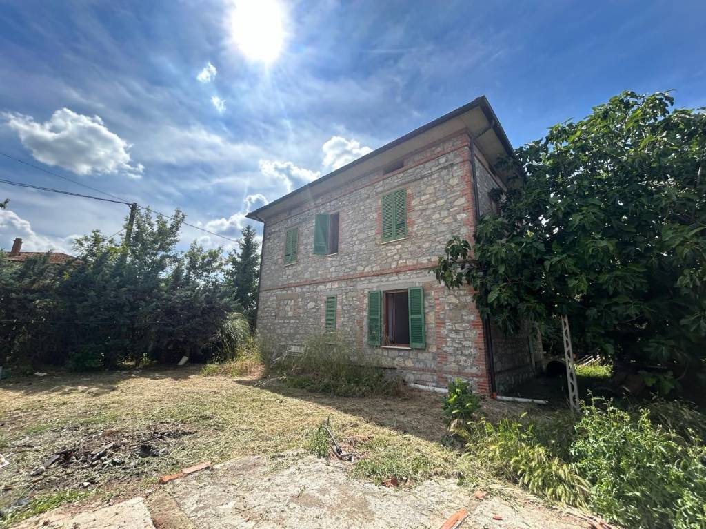 Casa indipendente a Castiglione del lago in Via Anguillara - Foto 3