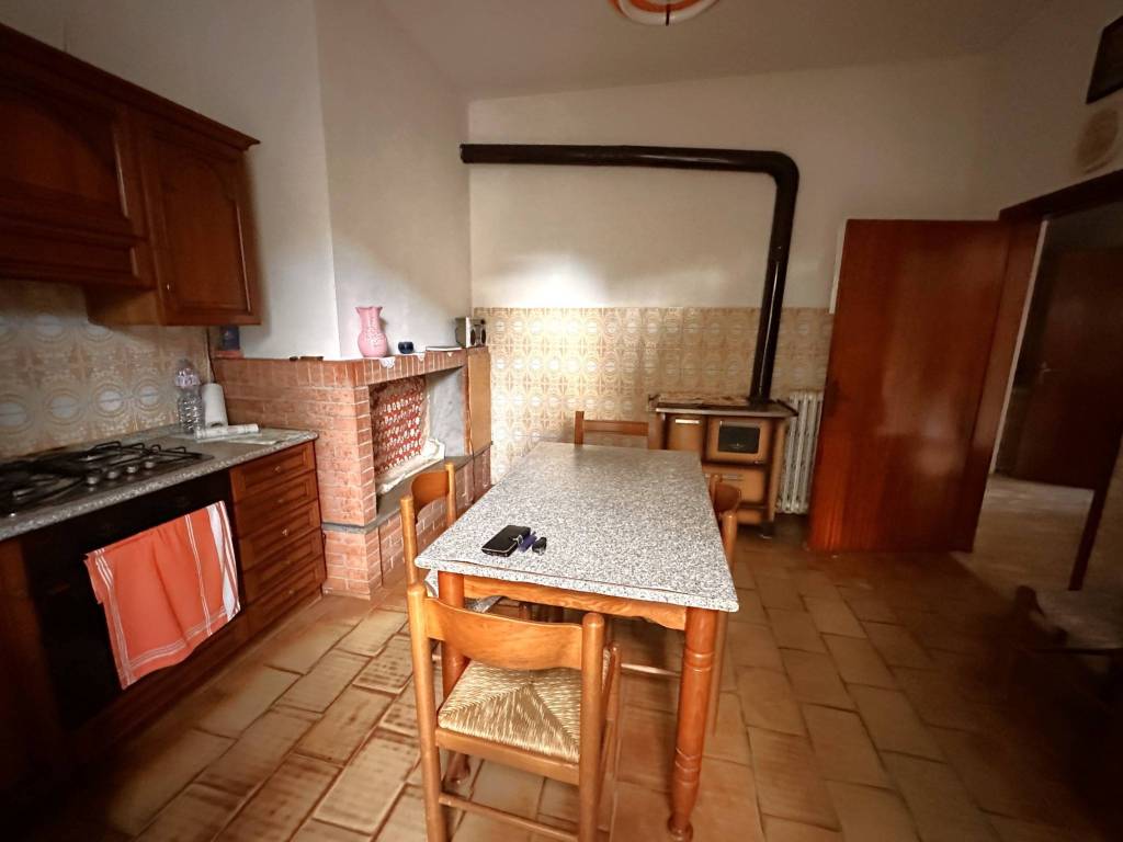 Casa indipendente a Castiglione del lago in Via Anguillara - Foto 4