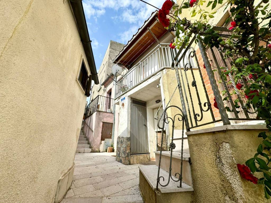 Casa indipendente a Motta montecorvino in VIA FRANCESCO PETRARCA, 12 - Foto 3