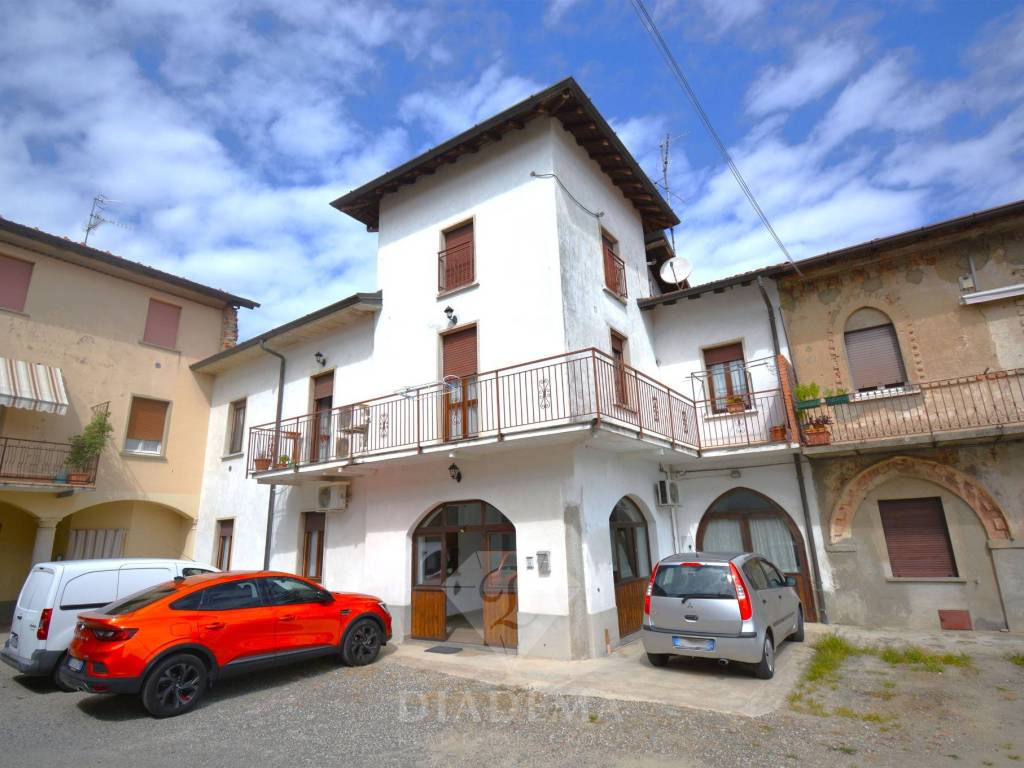Casa indipendente a Sumirago in Via Fratelli Bandiera - Foto 2