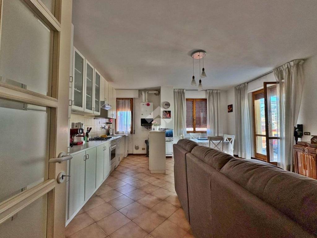 Appartamento a Gualdo tadino in Viale Roma, 88 - Foto 4
