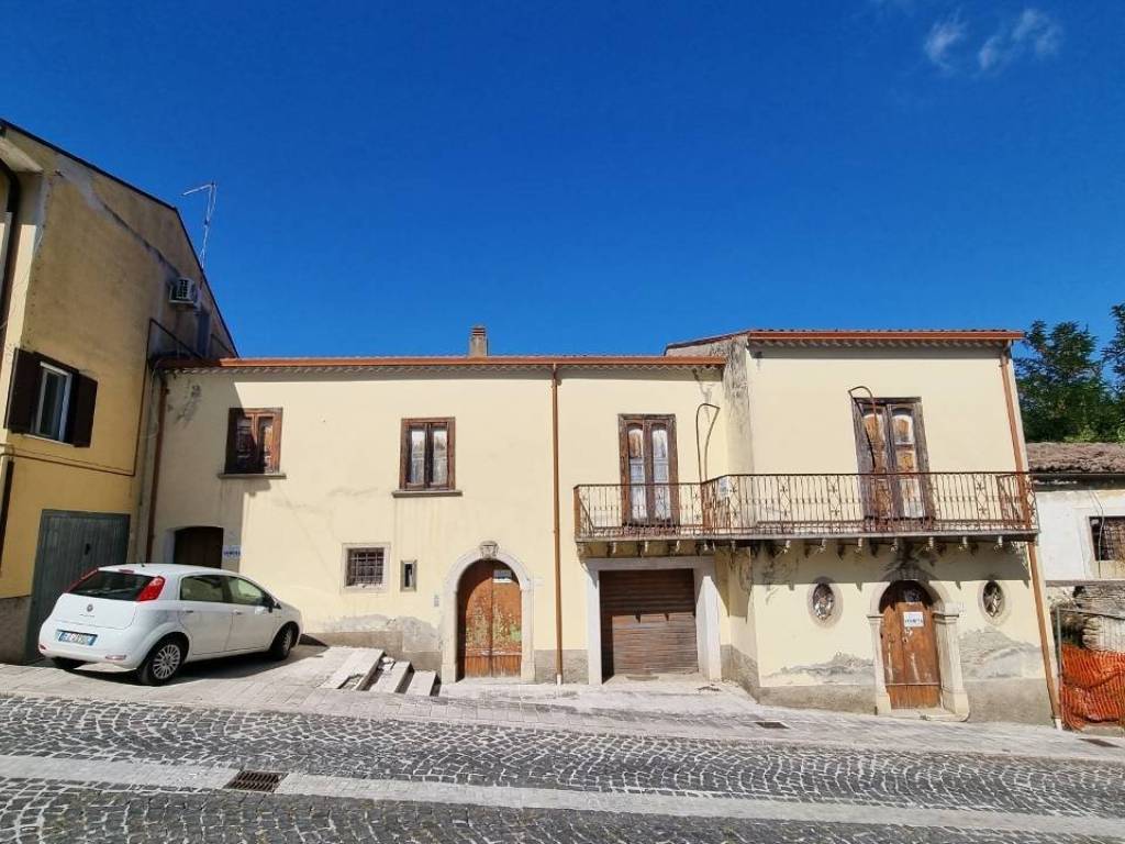 Casa indipendente a Castel baronia in Via Laura Mancini, 27 - Foto 2