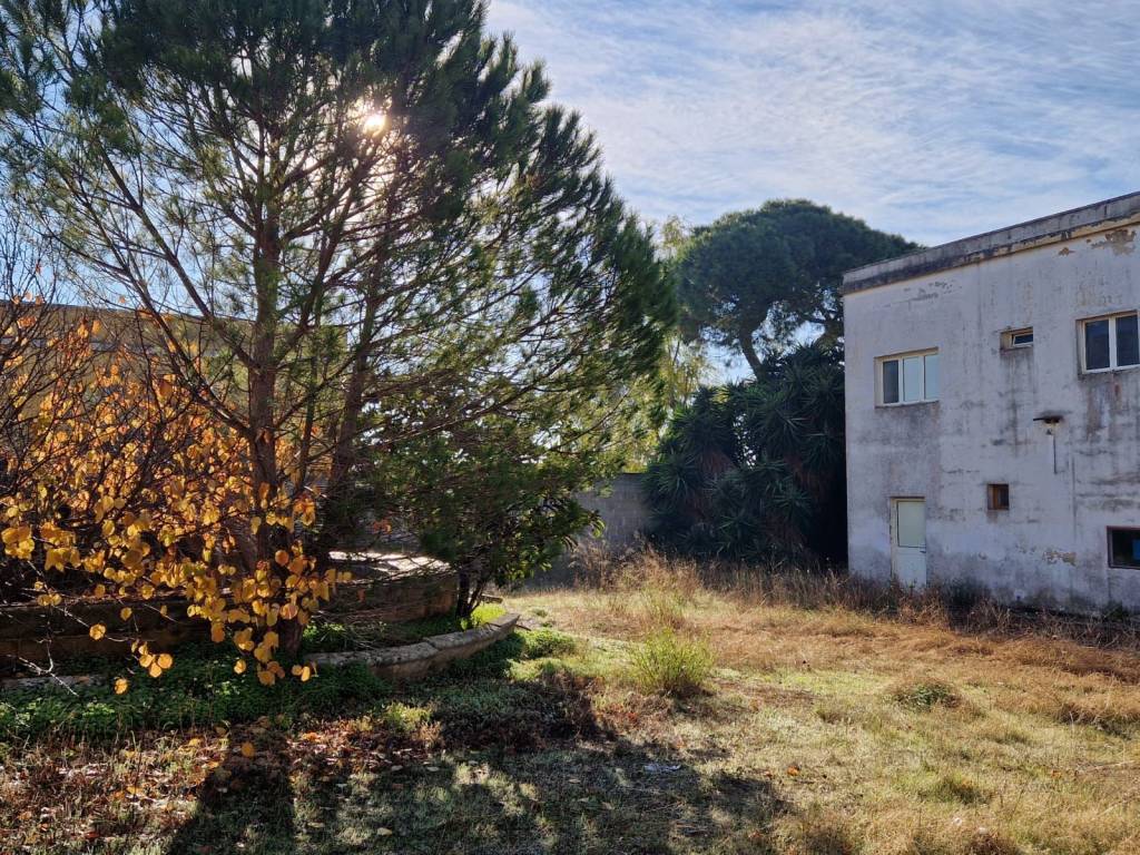 Palazzo / stabile a Tuglie in Via Varese, 48 - Foto 3