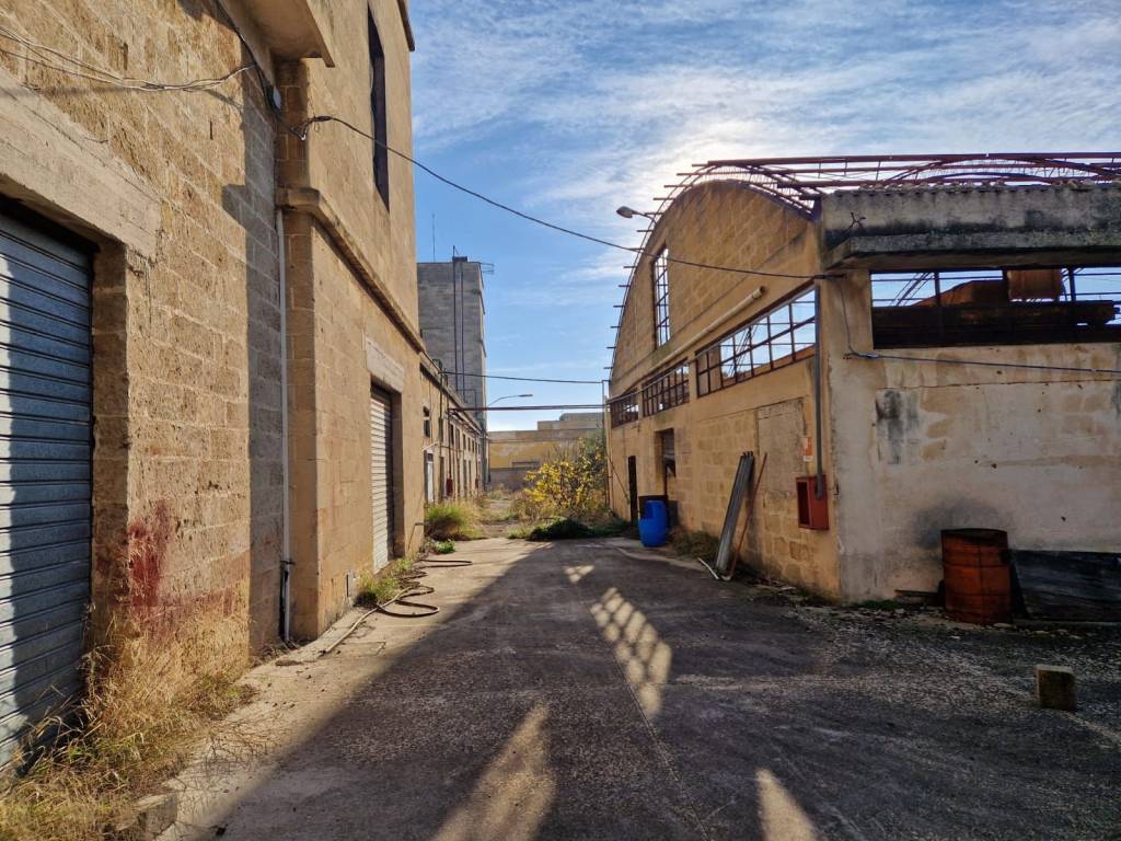 Palazzo / stabile a Tuglie in Via Varese, 48 - Foto 4