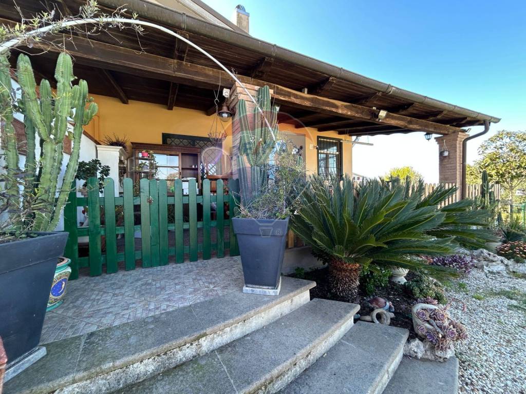 Villa a Aprilia in Via metauro, 6 - Foto 5