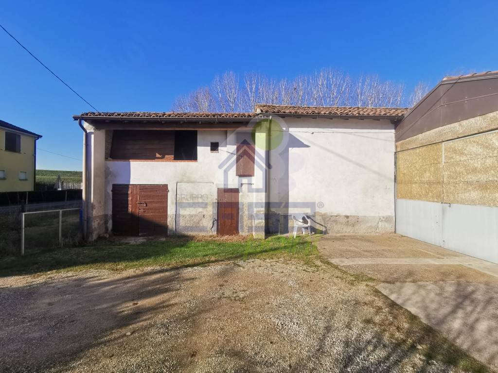 Casa indipendente a Guastalla in via Chiesa 44 - Foto 4