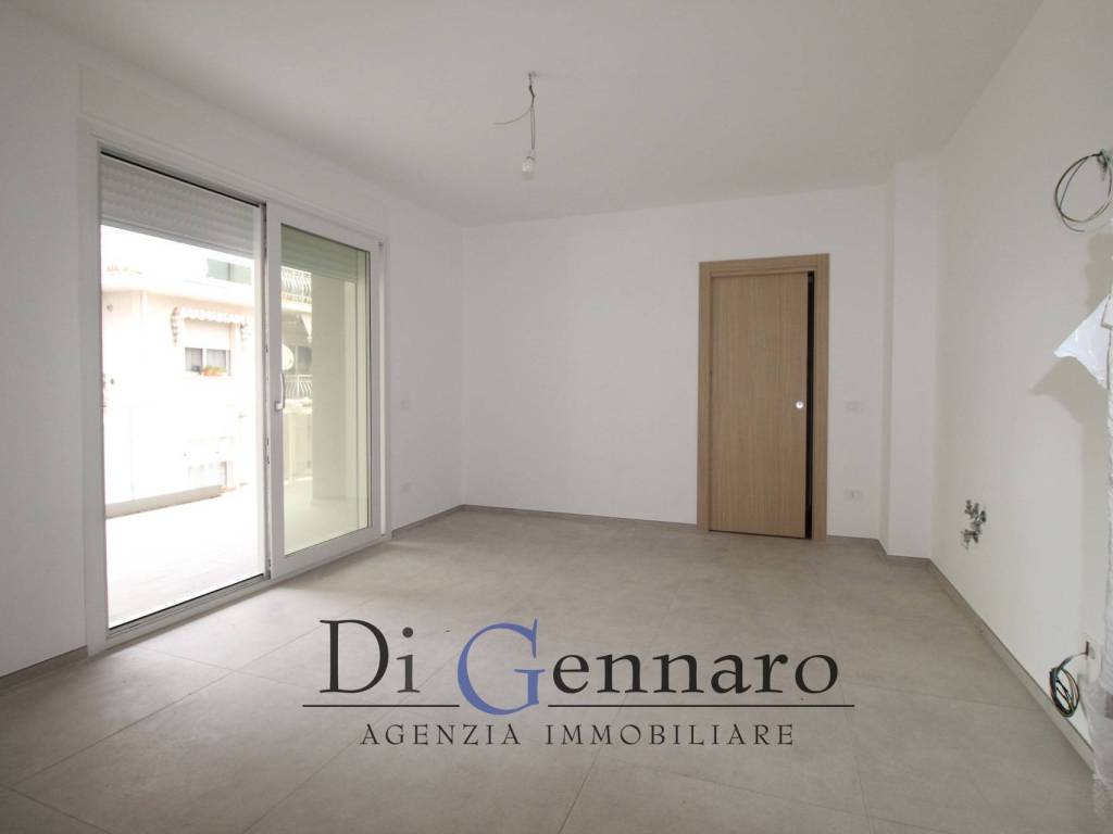 Appartamento a Alba adriatica in Viale Giuseppe Mazzini, 126 - Foto 2