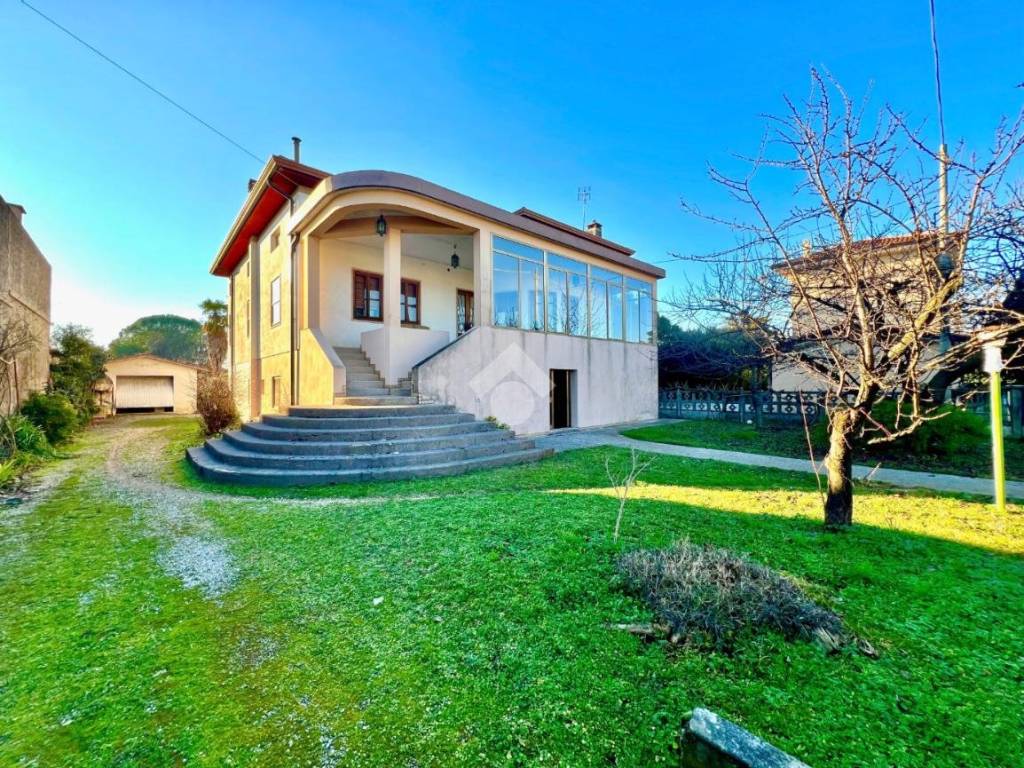 Villa a Codroipo in Via Friuli, 42 - Foto 1